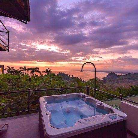 Blick auf den Jacuzzi des Haus Tule im Ferienhaus Tulemar Resort