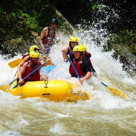 Rafting auf dem Fluss Guabo Klasse II, III+, V 03 Ausflugsgruppe beim Rafting auf dem Fluss Guabo Klasse II, III+, V