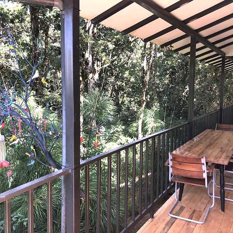 Bungalow Dantica Cloud Forest Lodge Bungalow Wald 12 Blick auf den Balkon im Bungalow Wald in der Bungalow Dantica Cloud Forest Lodge