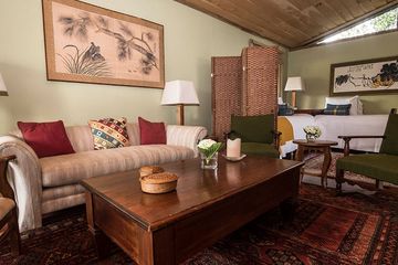 Poas Volcano Lodge Appartment Field House Sofa