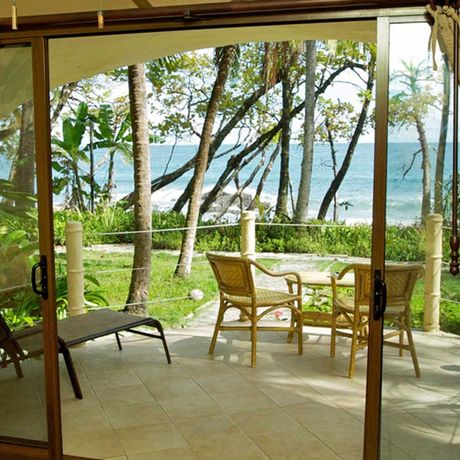 Resort Ylang Ylang Strandbungalow 02 Terrasse des Strandbungalow des Resort Ylang Ylang