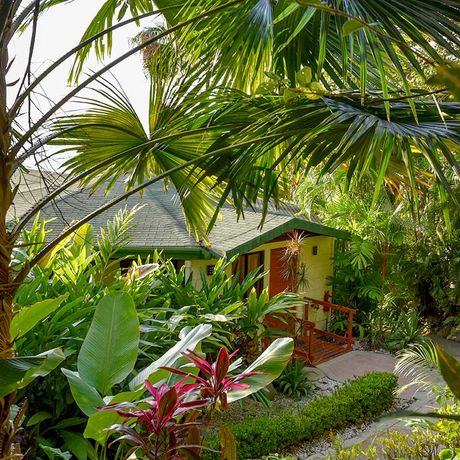 Blick auf den Eingang der Villa Blume des Tulemar Resort