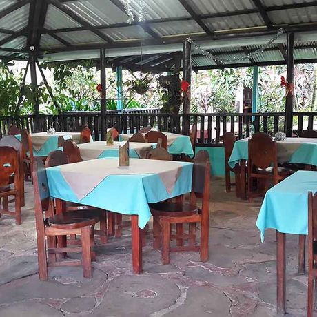 Bungalow und Cabinas Posada Río Celeste Restaurant Blick auf das Restaurant der Bungalow und Cabinas Posada Río Celeste
