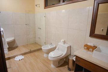 Hotel Lomas del Volcán Deluxebungalow Badezimmer