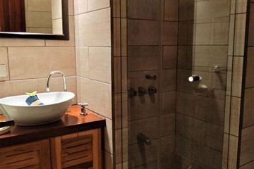 Orosi Lodge Standardzimmer Dusche