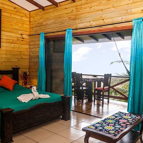 Strandunterkunft Pirate Cove Deluxe Cabina 03 Balkonblick der Deluxe Cabina von der Strandunterkunft Pirate Cove