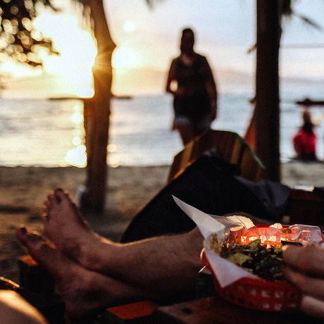 Costa Rica Essen mit Sonnenuntergang Nehmen Sie ein köstliches Mahl bei atemberaubenden Sonnenuntergängen des Pazifiks ein
