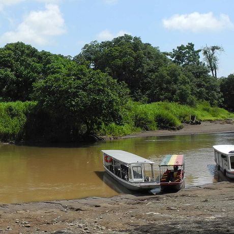 Tortuguero lässt sich hauptsächlich per Boot erkunden