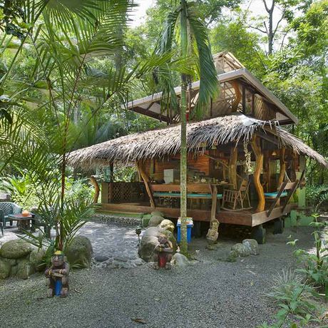 Ökolodge Congo Bongo Außenansicht 04 Außenansicht von einem Bungalow der Ökolodge Congo Bongo
