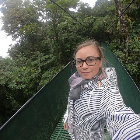 Unser Team vor Ort bei der Wanderung über Hängebrücken im Nationalpark Monteverde