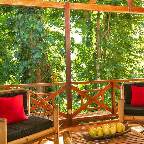 Blick auf die Terrasse der Apartment Suite der Bungalow + Cabina Kukula Lodge