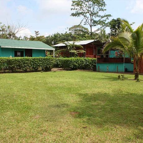 Bungalow und Cabinas Posada Río Celeste Außenansicht 02 Außenansicht von den Unterkünften der Bungalow und Cabinas Posada Río Celeste
