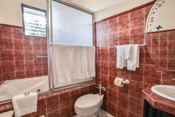 Hotel Adventure Inn Standardzimmer Badezimmer