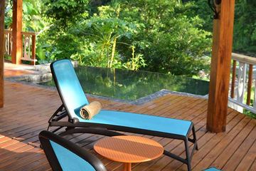 Pacuare Lodge Linda Vista Villa Lounge Liegen auf Terrasse mit P