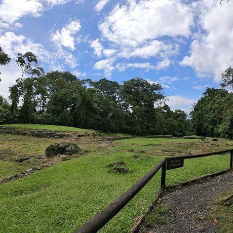 Blick auf einen Wanderweg bei der Exkursion zur Ausgrabungsstätte Guayabo