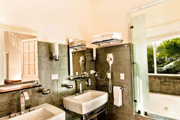Hotel Gaia Deluxe Suite 04