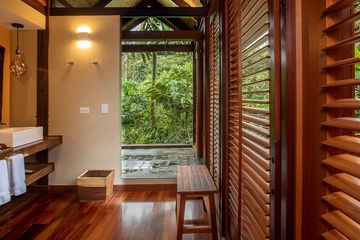 Hotel Amor Arenal Bungalow Canyon King Badezimmer