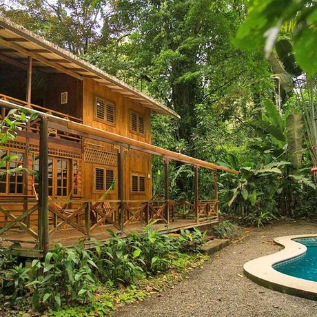 Blick auf die Bungalow + Cabina Kukula Lodge