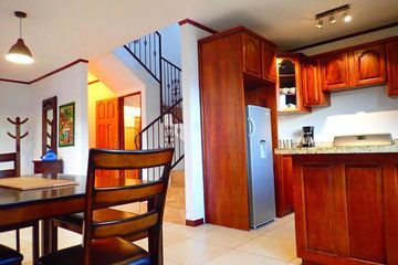 Orosi Lodge Villa Essbereich