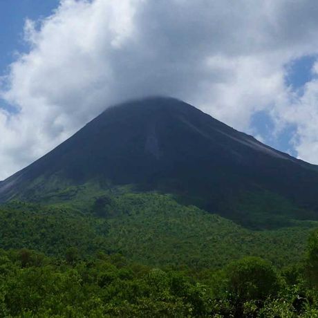 Blick auf den Arenal bei der Wanderung im Nationalpark Arenal