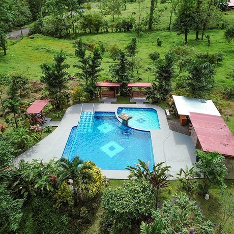 Cabañas-Don-Ramiro- Pool Vogelperspektive Blick auf einen Pool