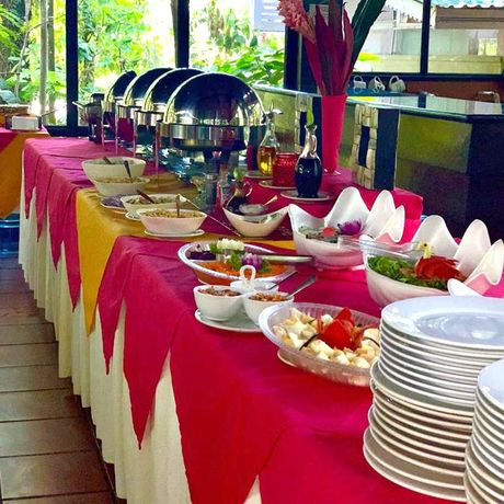 Dschungel-Lodge Rana Ronja Buffet Blick auf das Buffet in der Dschungel-Lodge Rana Ronja