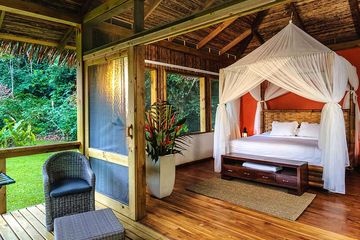 Pacuare Lodge Gartensuite Blick in das Schlafzimmer der Lodge