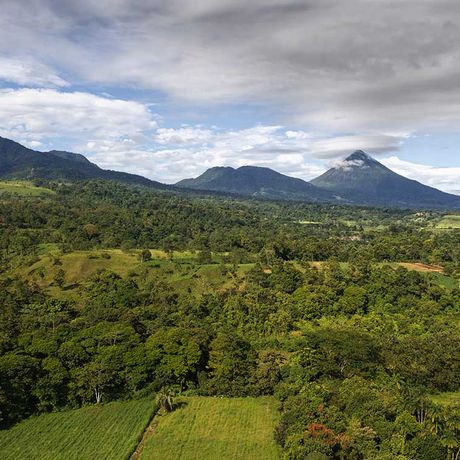 Blick auf das Geberge und die Täler  in der Nähe der Heliconias Nature Lodge