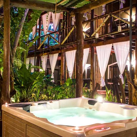 Hotel Canaima Chill House Jacuzzi 02 Blick auf den Jacuzzi des Hotels Canaima Chill House