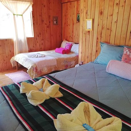 Bungalow-Miriam's-Quetzals 3er Bungalow 05 Blick auf ein Einzel- und Doppelbett im 3 Personen Bungalow in Miriam's-Quetzals