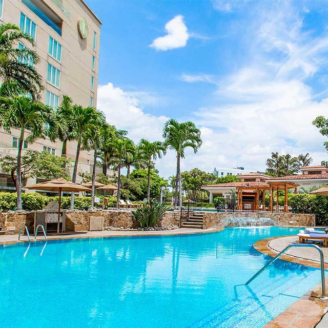 Hotel Intercontinental Pool 01