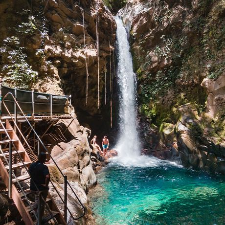 Blick auf einen Wasserfall