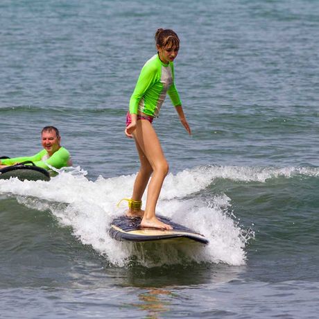 Surfkurs in der Karibik 04 Blick auf zwei Surfer beim Surfkurs in der Karibik