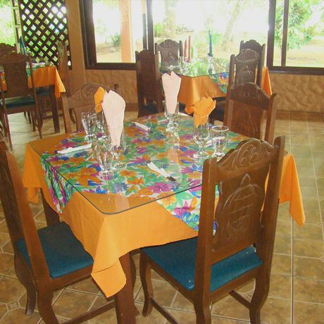 Blick ins Restaurant der Dschungel-Lodge Miss Junie`s