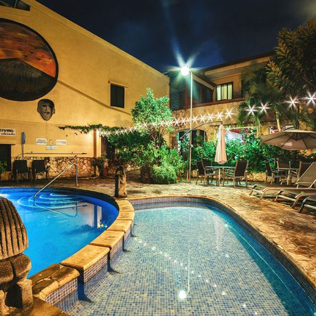 Hotel Adventure Inn Pool Blick auf einen Pool