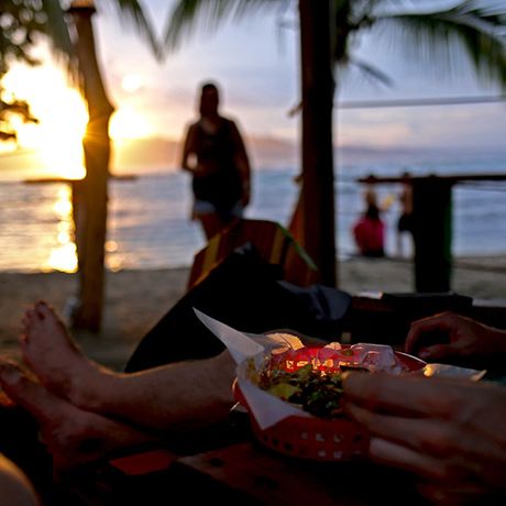 Snack zum Sonnenuntergang an der Pazifikküste