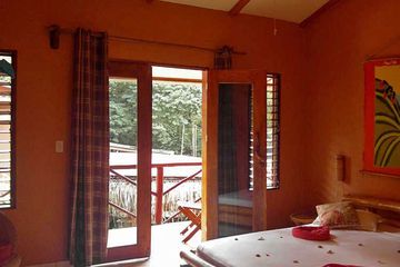 Samara Palm Lodge Superiorzimmer Schlafbereich Balkon