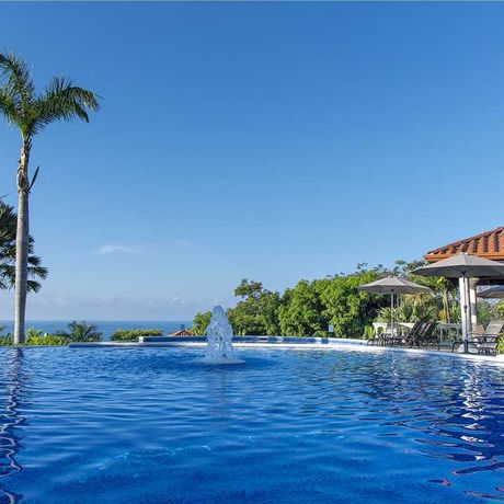 Hotel Parador Resort & Spa Pool Blick auf den Pool des Hotels Parador Resort & Spa