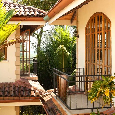 Boutique-Hotel El Castillo Balkon Blick auf zwei Balkone des Boutique-Hotels El Castillo