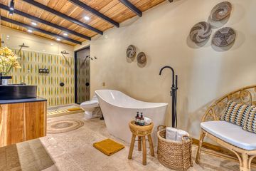 aWà Beach Hotel Mastersuite Meerblick Badezimmer
