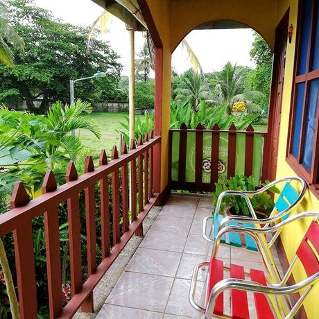 Blick von einer Veranda der Pension Tortuguero Natural