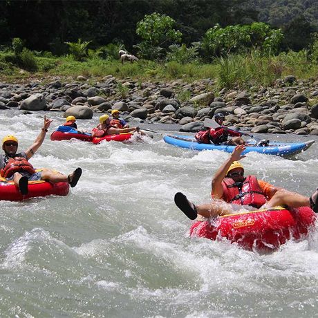 Tubing im Dschungel auf dem Savegre Fluss