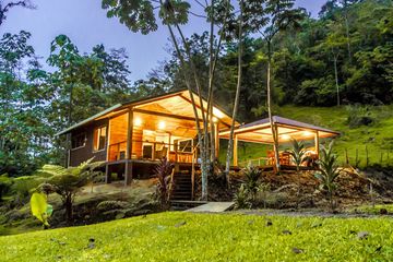Finca Mei Tai Familienbungalow Außenansicht Licht