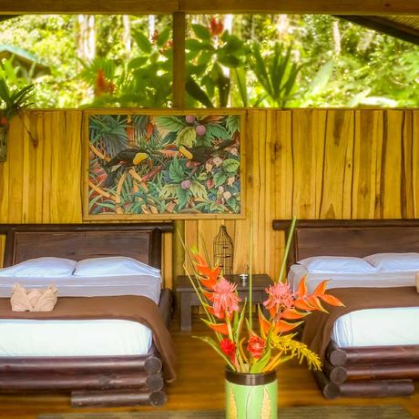 Dschungel-Lodge Pacuare Outdoor Center Bungalow 03 Blick auf 2 Betten im Bungalow der Dschungel-Lodge Pacuare Outdoor Center