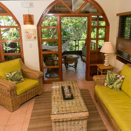 Pension Villas Nicolas Suite 03 Blick auf den Wohnbereich der Suite der Pension Villas Nicolas