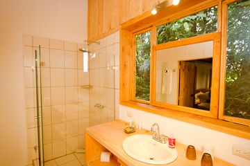 Poas Volcano Lodge Appartment Field House Badezimmer