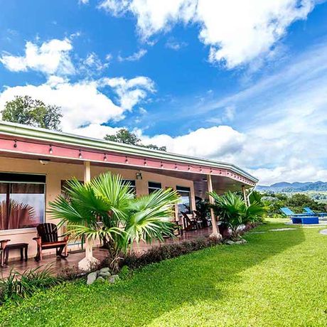 Pension Nepenthe Blick auf Haupthaus mit Landschaft Haupthaus mit Landschaftsblick