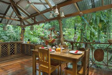 Ökolodge Congo Bongo Deluxebungalow 03