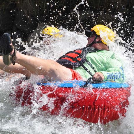 Tubing im Dschungel auf dem Savegre Fluss