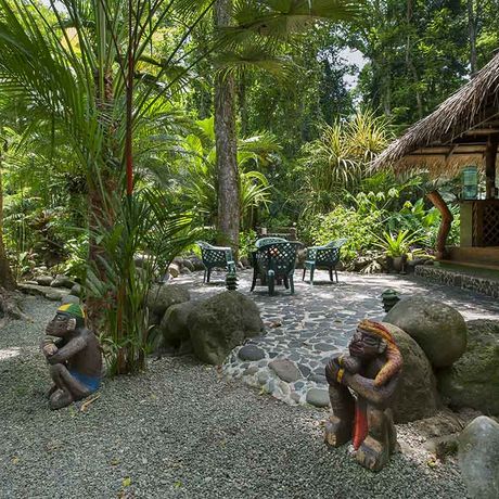 Ökolodge Congo Bongo Außenansicht 03 Außenansicht von einem Bungalow der Ökolodge Congo Bongo